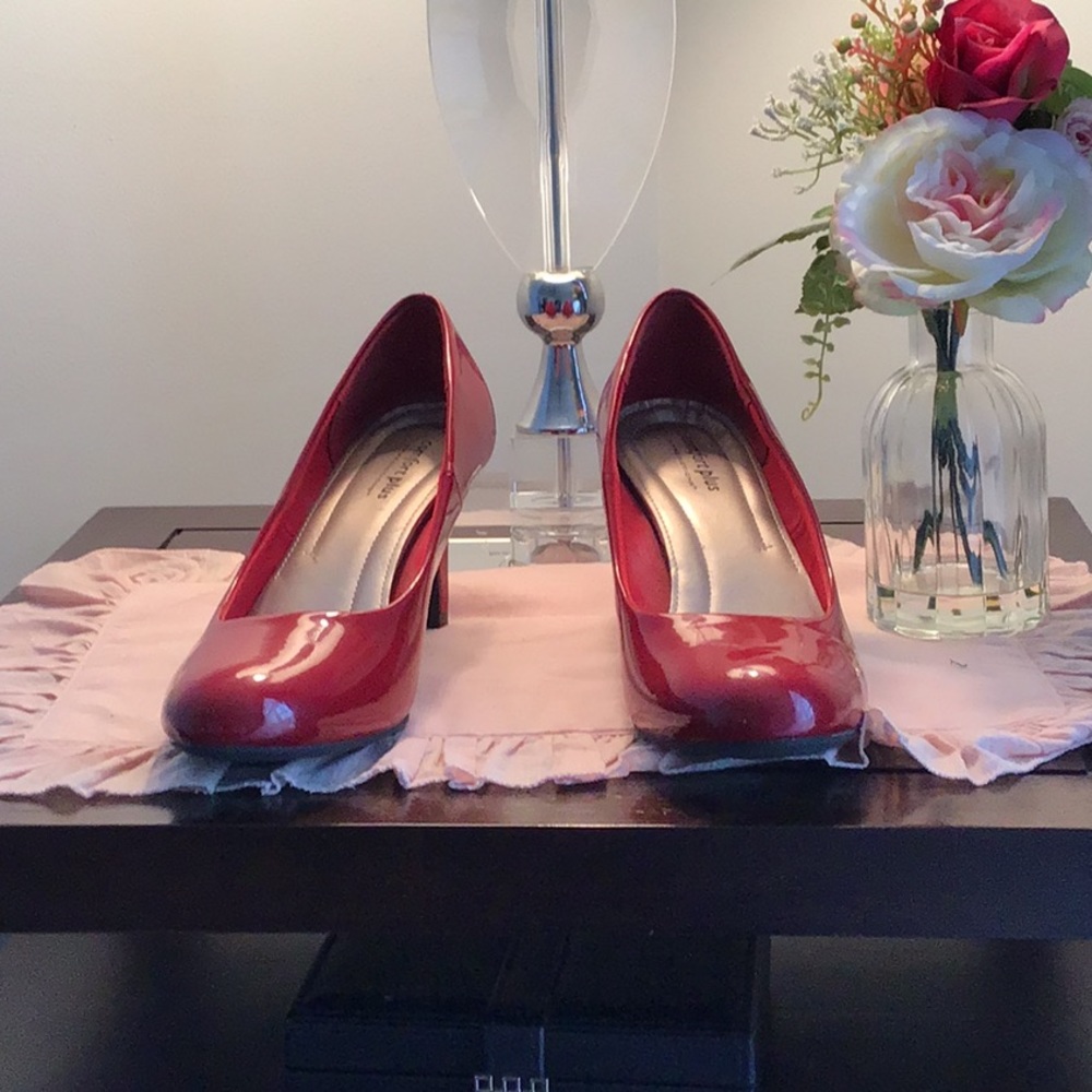 Predictions Comfort Plus Cherry Red Pumps - Picture 2 of 8